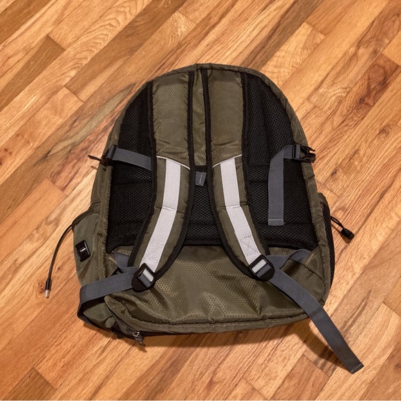 Travelers Choice Backpack. EUC - Picture 15 of 16